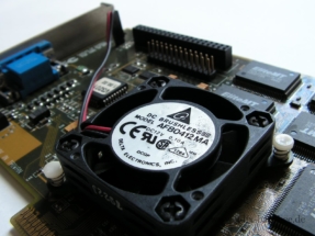 Asus V3200 16M Rev. 1.0 - Fan